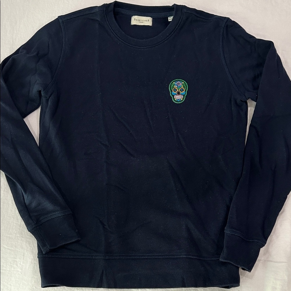 Unisex Classic Sweater w skull embroidery